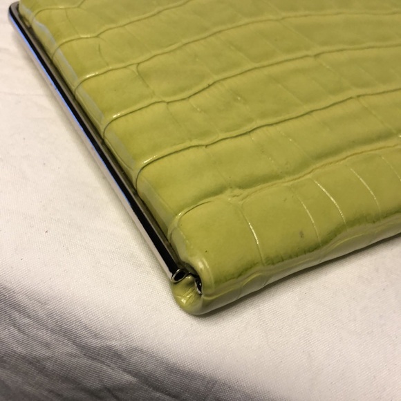 Unbranded faux croc design lime green clutch. Vintage look. Holds up to 8 cards. - Picture 3 of 7